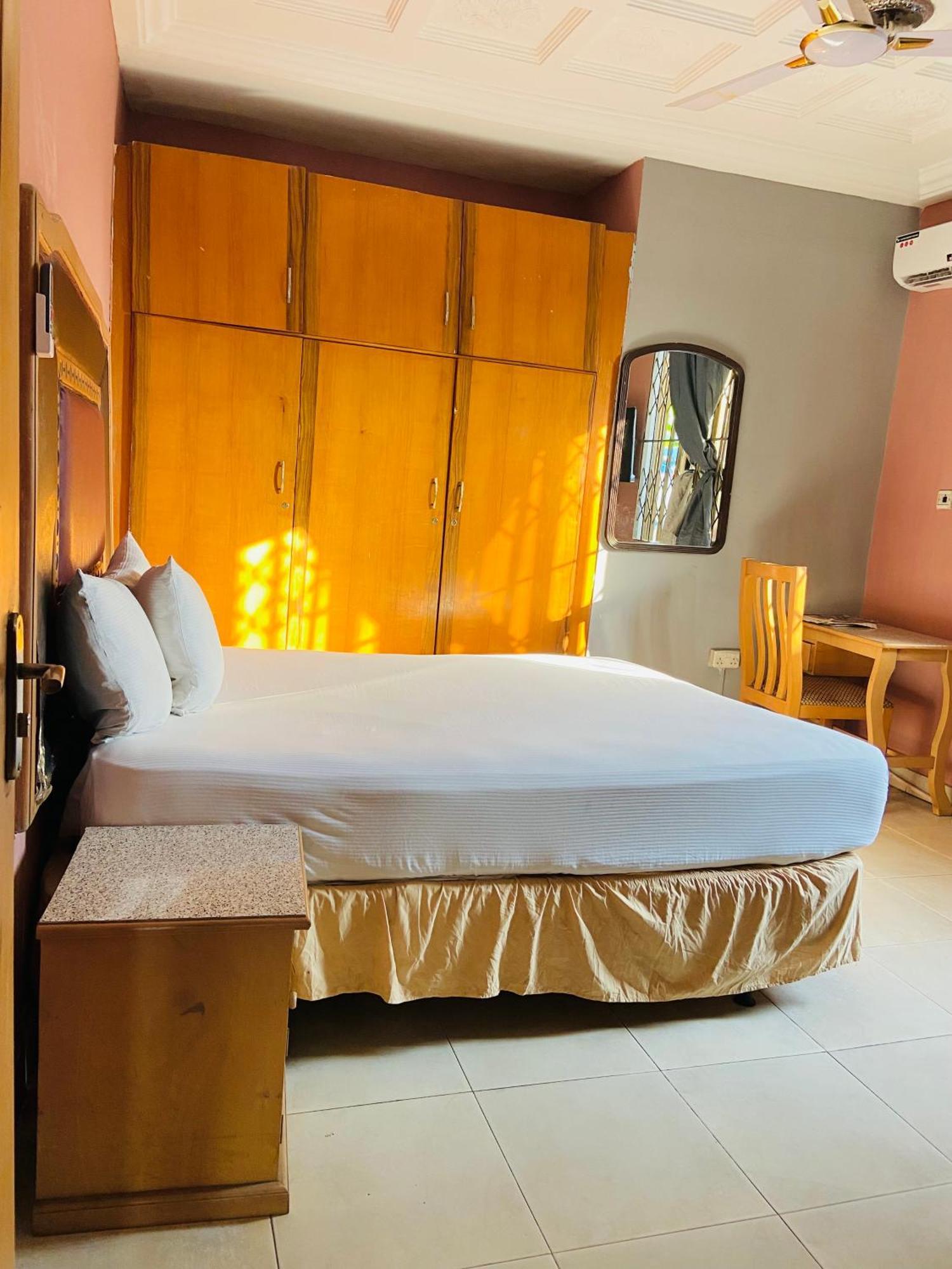 Heavens Gate Hotel Accra Exterior photo